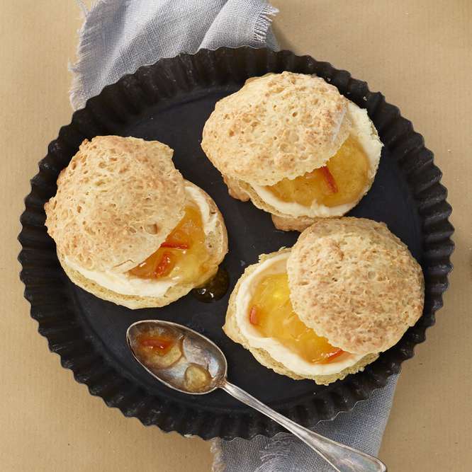 Buttermilch-Scones mit Clotted Cream - Rezept | Kaufland