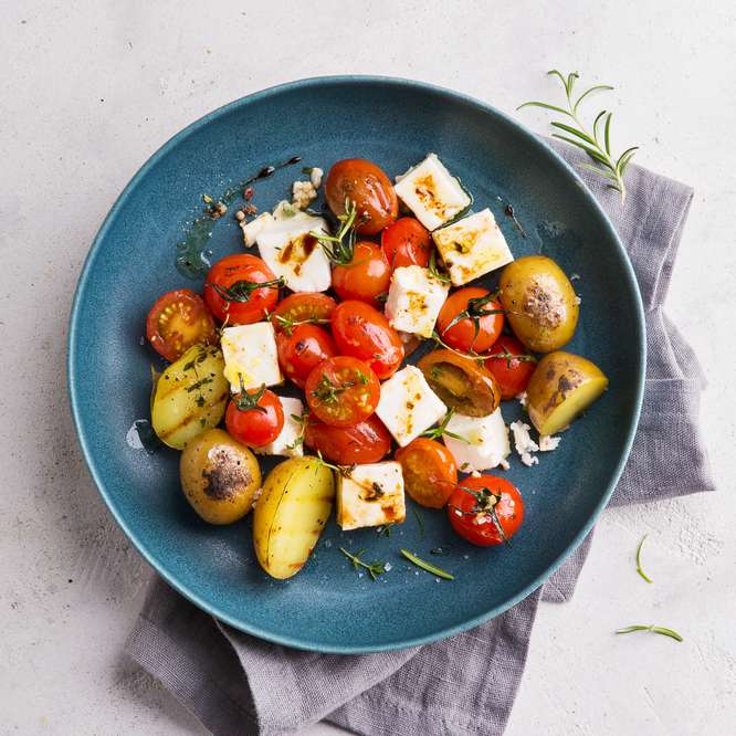 Würzige Tomaten-Käse-Päckchen mit Grillkartoffeln - Rezept | Kaufland