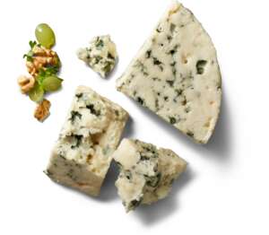 Изображение на Синьо сирене от свежата витрина Изображение на Синьо сирене от свежата витрина